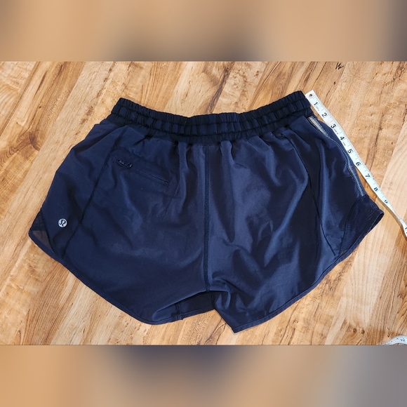 Lululemon hotty hot shorts - Picture 4 of 10